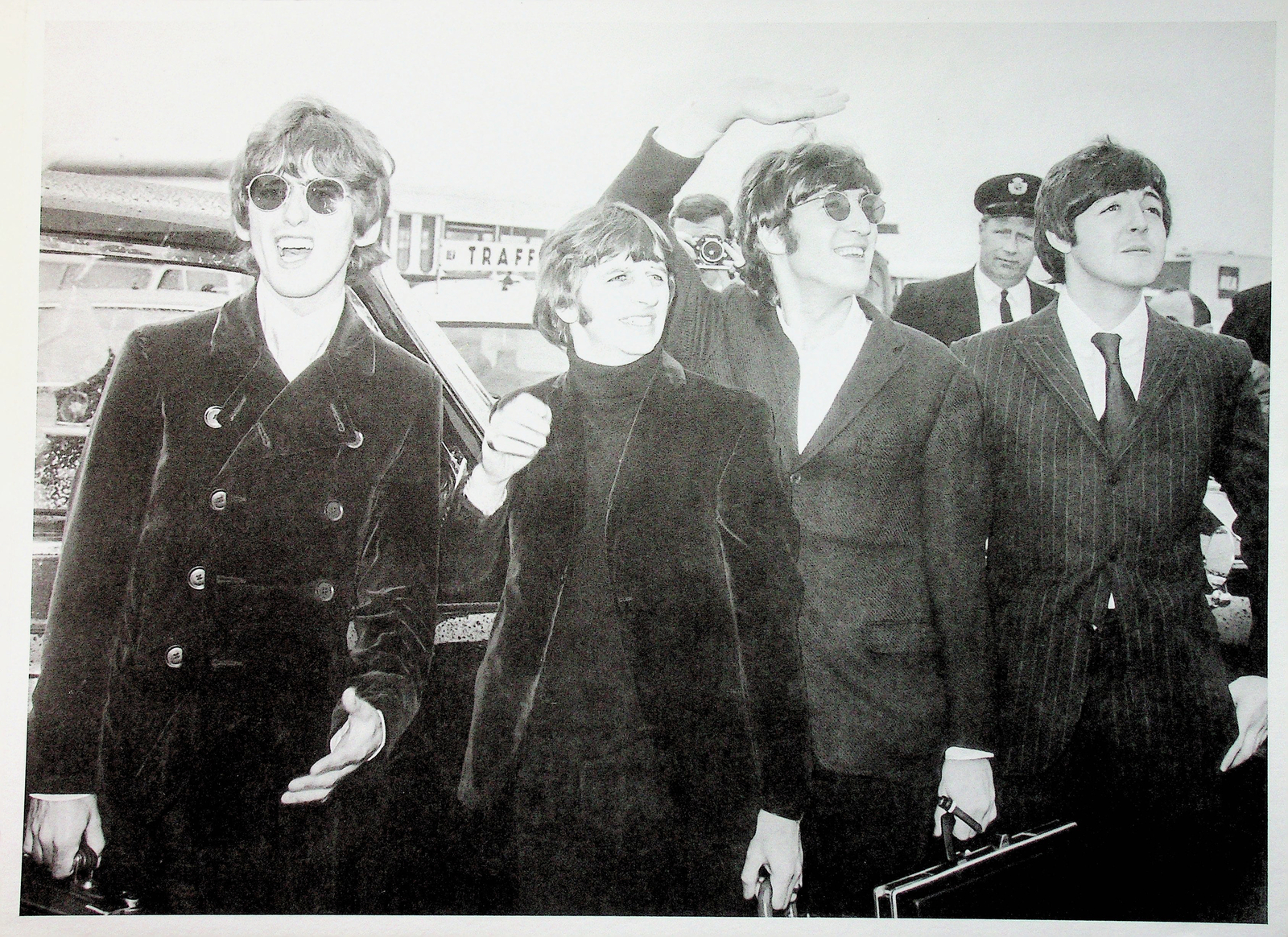 Poster The Beatles- John Paul George & Ringo Wave Goodbye Print 10″x14″ 1966