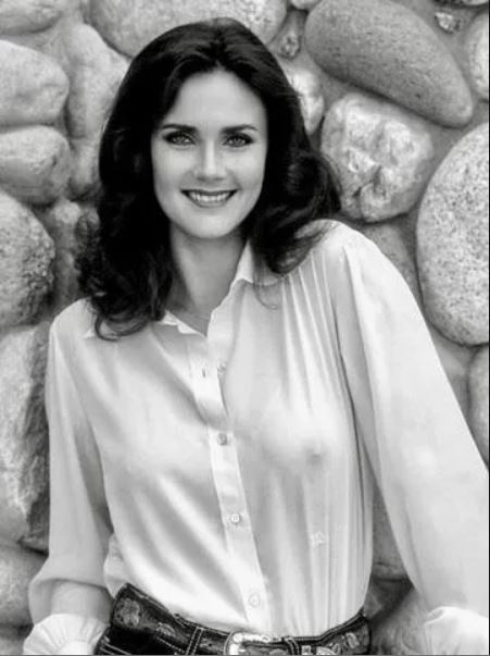 Lynda Carter Actress Posing In A White Blouse Without A Bra.JPG 8×10 Picture Ce