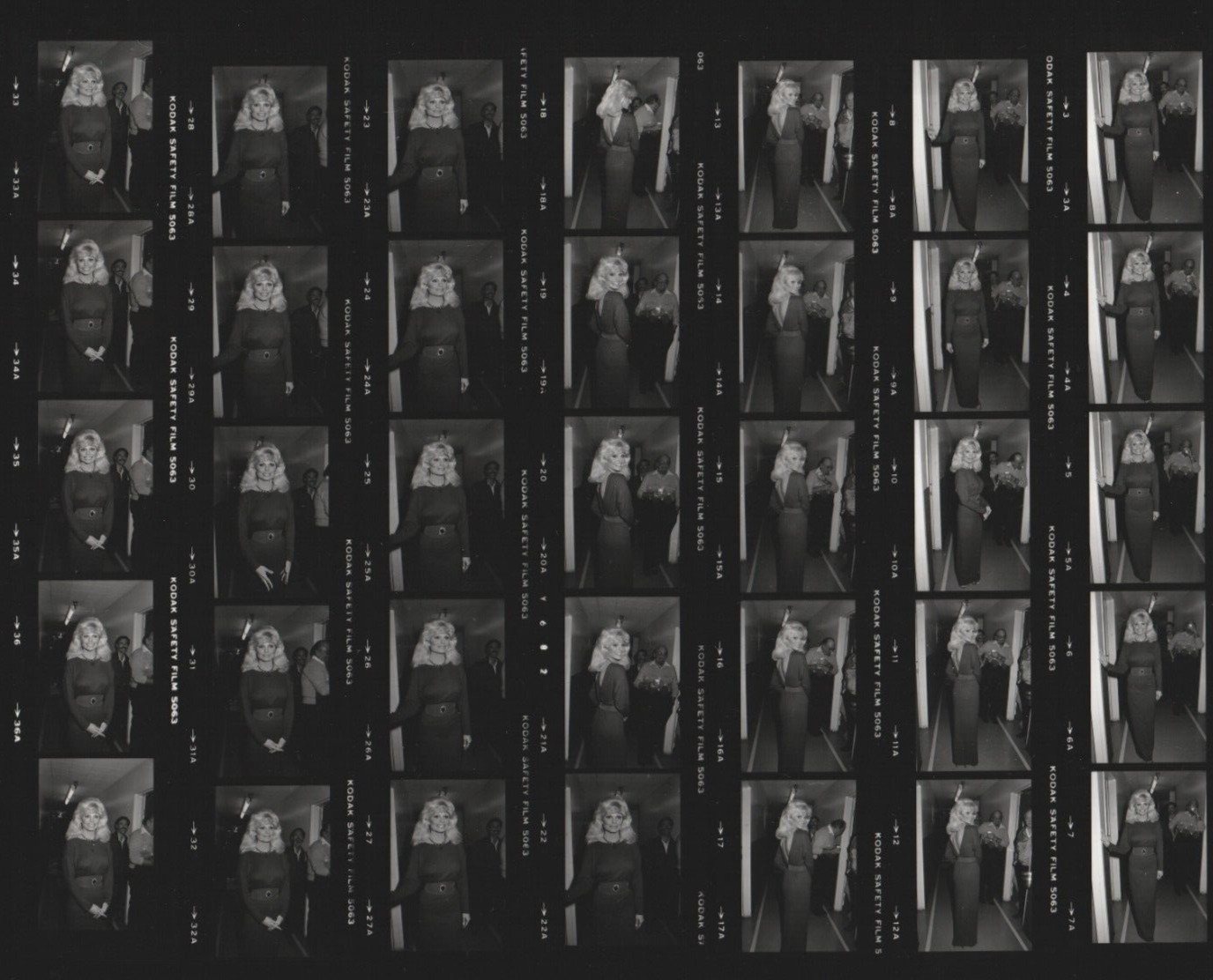 Original Contact Photo Sheet & Negatives Bob Hope Show Loni Anderson 12-11-82 11