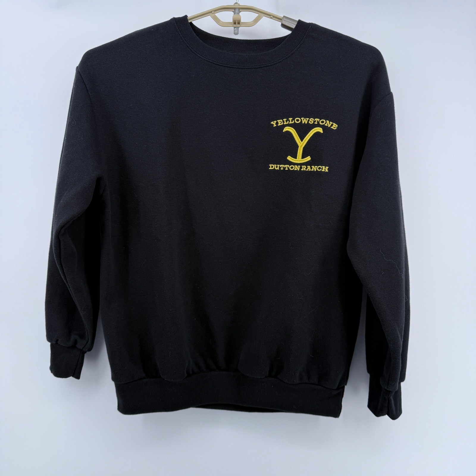 Yellowstone Dutton ranch black crew neck sweatshirt L yellow embroidered logo