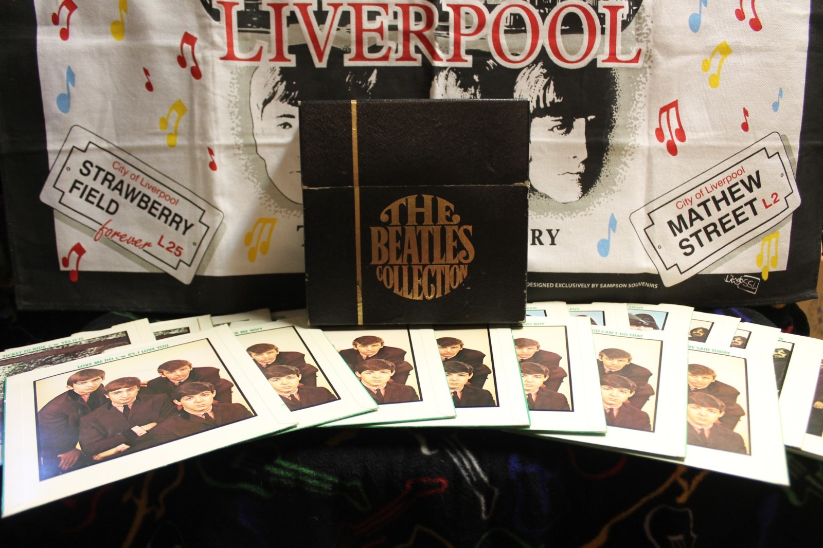 BEATLES 1976 Singles Collection 7” inch 45 rpm BOX Set 22 Vinyl RECORDS Nice !