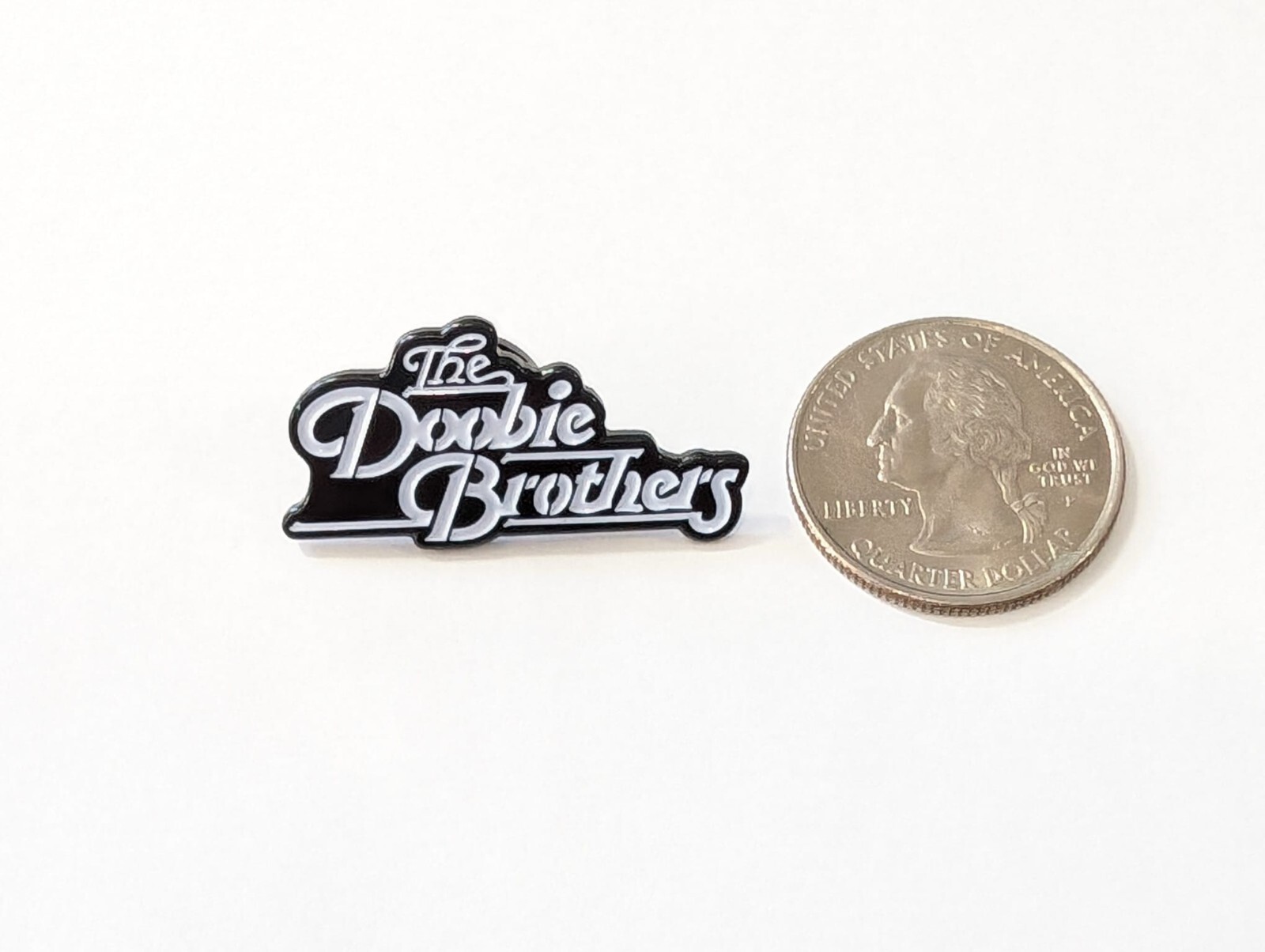 THE DOOBIE BROTHERS – Heavy metal Rock Band Enamel Lapel Metal Badge Brooch Pin