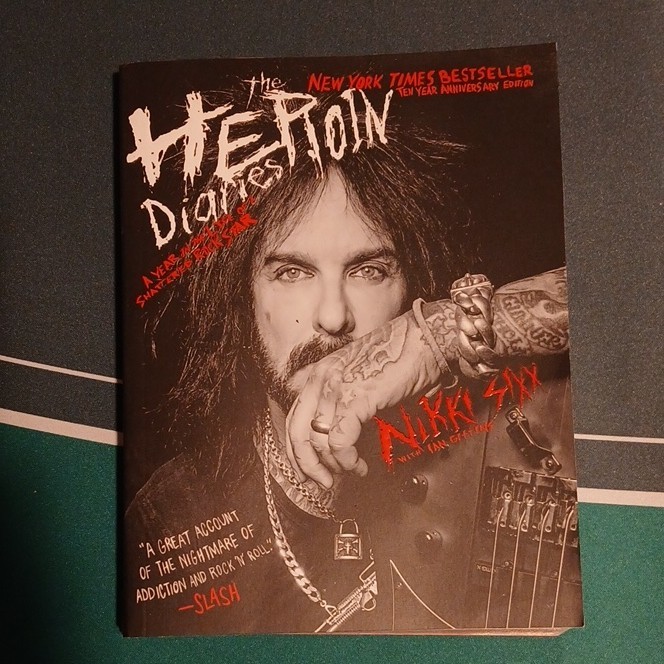 autographed copy- nikki sixx- The Heroin Diaries certificate of authenticity