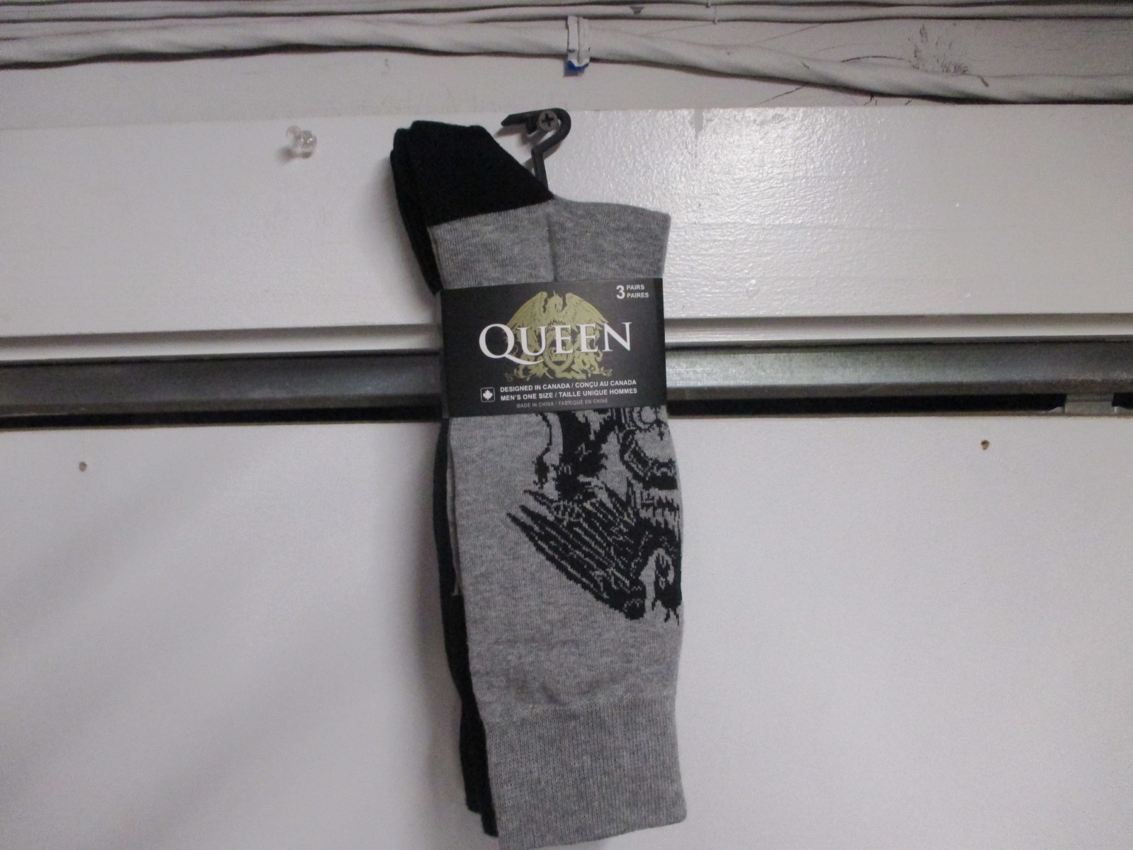 (3) PACK “QUEEN” MENS GRAPHIC ROCK LOGO SOCKS (US 7-12) NWT BLACK & GRY W/LOGOS