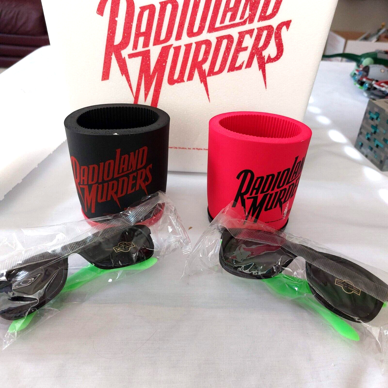 1994 RADIOLAND MURDERS PROMO MOVIE PRESS KIT Cooler Tumblers Sunglasses NEW*