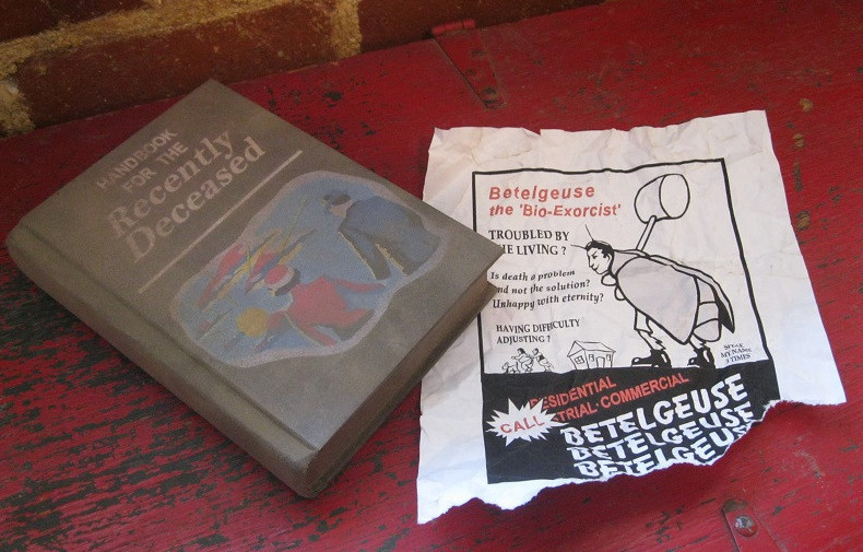 Beetlejuice HANDBOOK FOR THE RECENTLY DECEASED BOOK & FLYER PROP 1:1 decor movie
