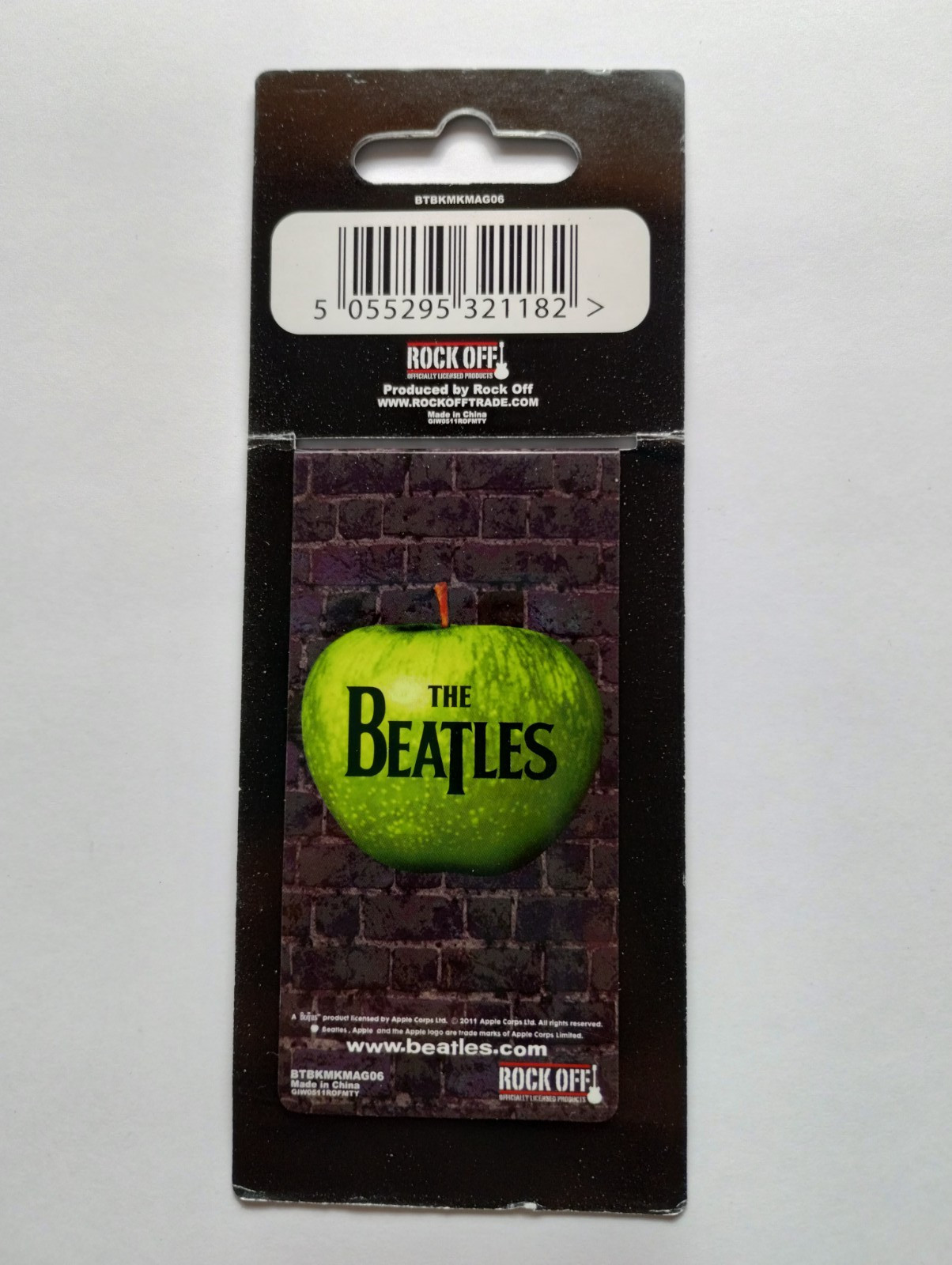 The Beatles “In The Cavern” Magnetic Bookmark RockOff 3.75×1.75″ Apple Licensed