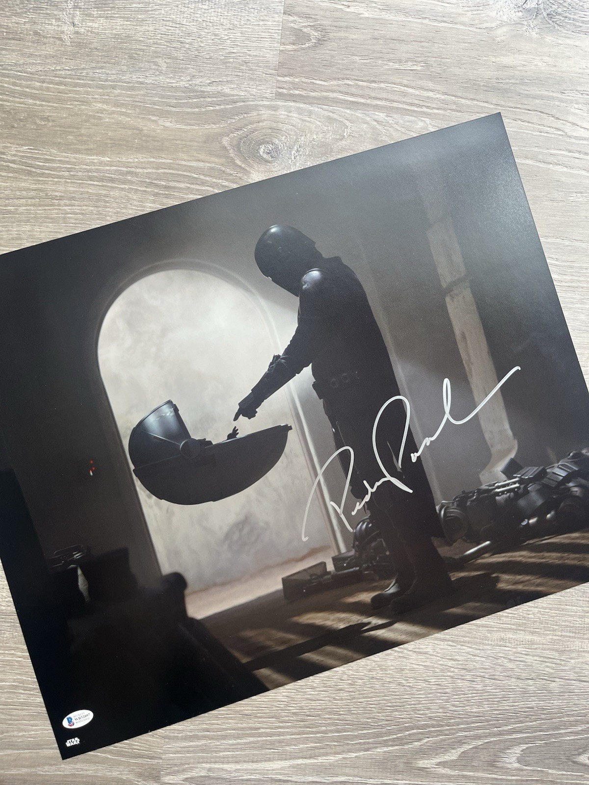 Pedro Pascal Signed Mandalorian 16×20 Photo Beckett COA Star Wars Din Djarin