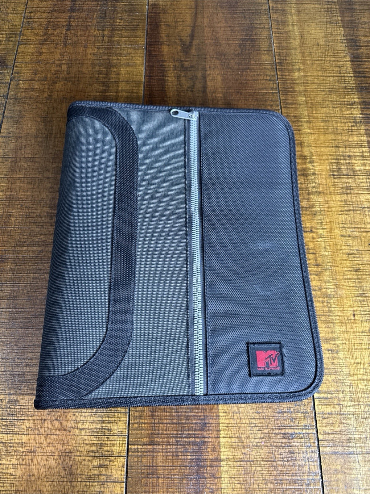 MTV Y2K 3-Ring Binder PortfolioBlack Red Cloth Zip 80/90s Music Television Logo