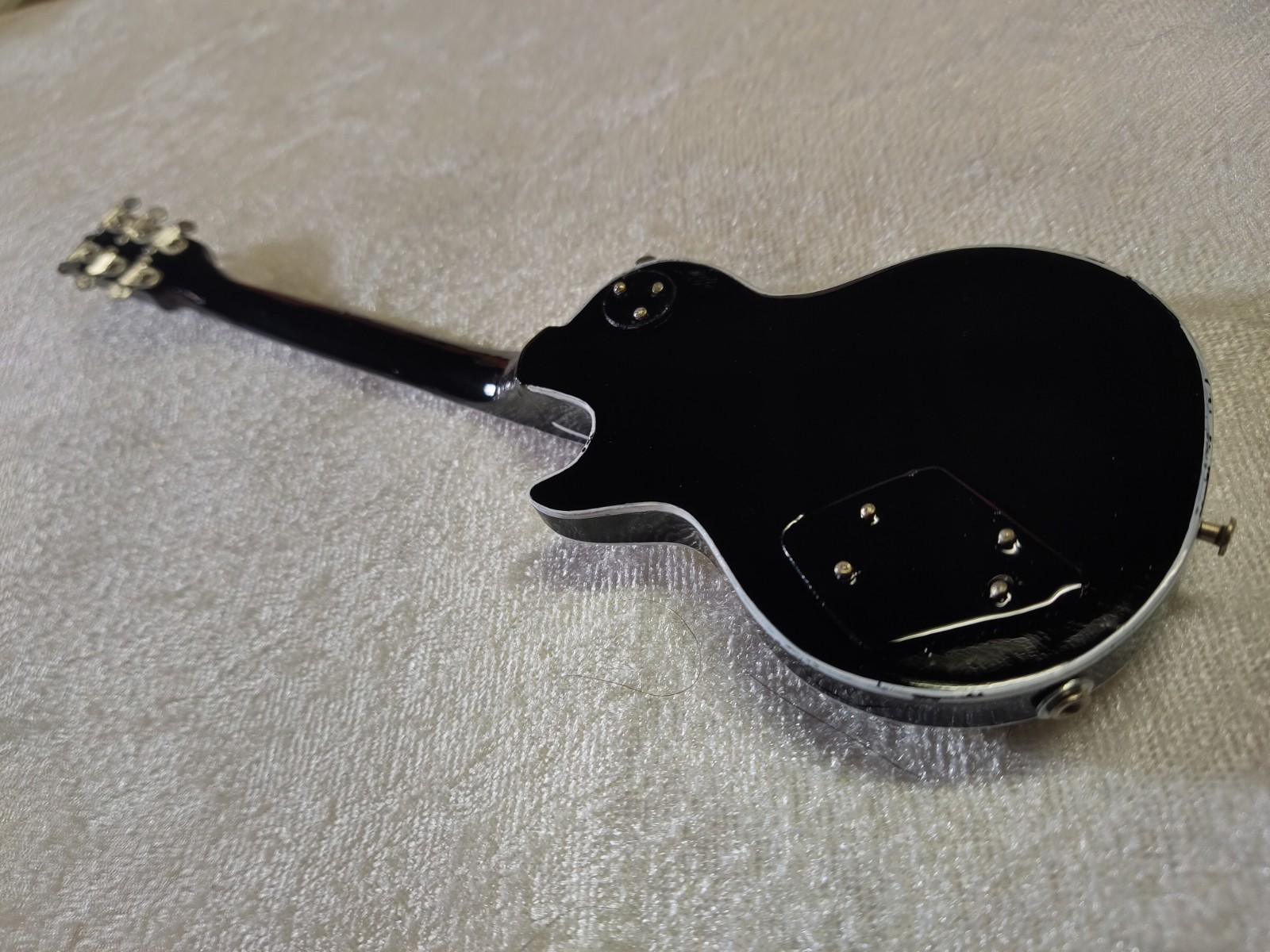 Ace Frehley 1972 Gibson Les Paul Custom Black Miniature 7″ Doll Guitar Figure