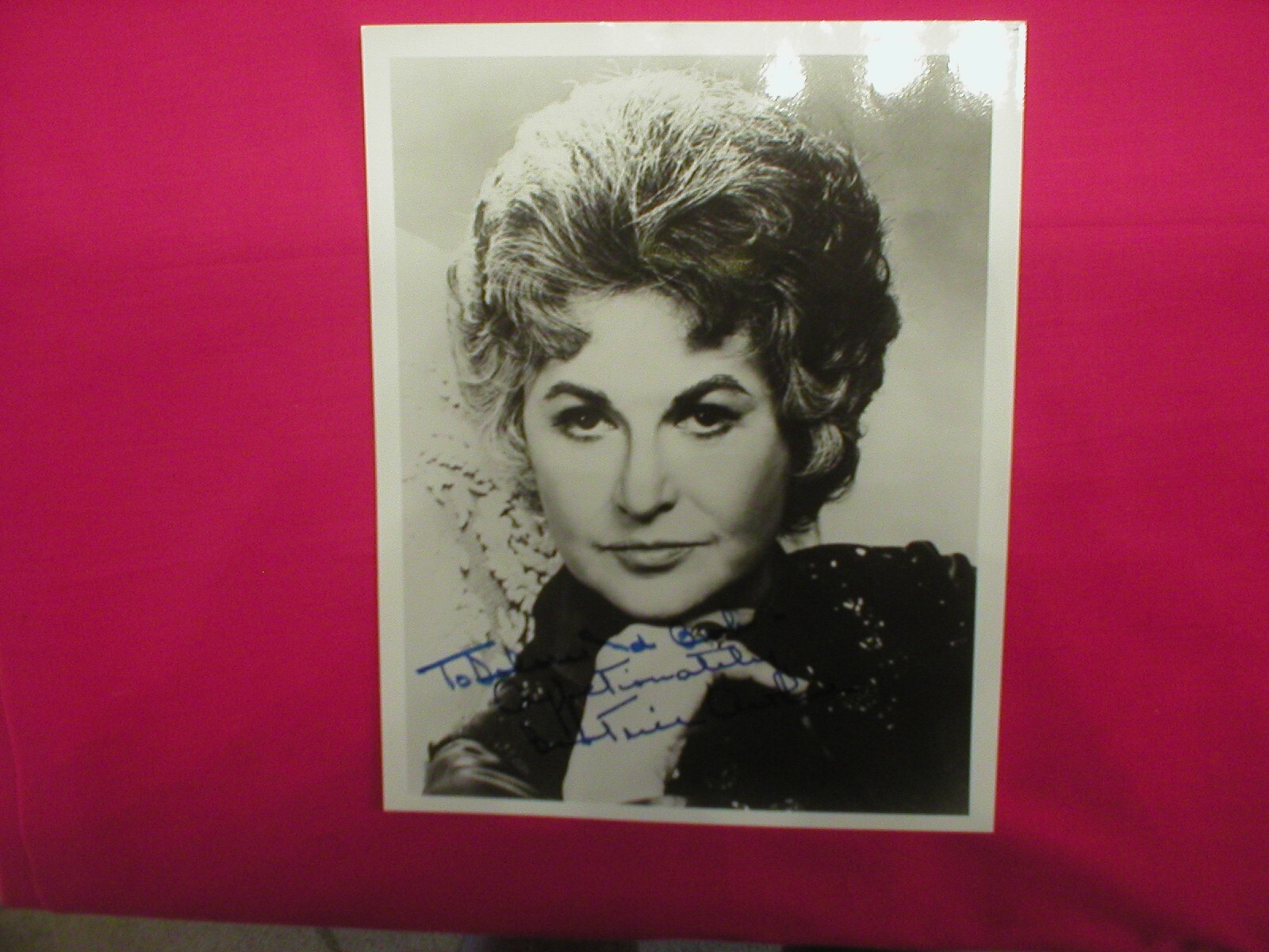 VINTAGE BEATRICE “BEA” ARTHUR SIGNED, AUTOGRAPHED & PERSONALIZED 8X10. C.1983
