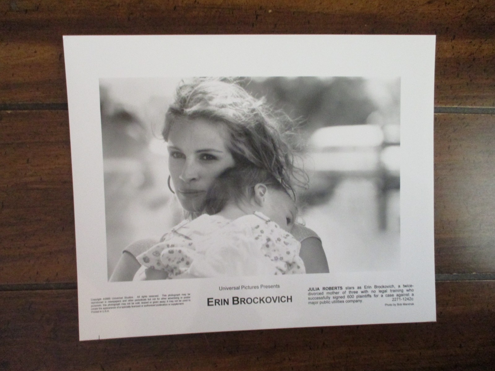 Julia Roberts(“ERIN BROCKOVICH”)2000 10 x 8 Glossy Black & White Press Photo