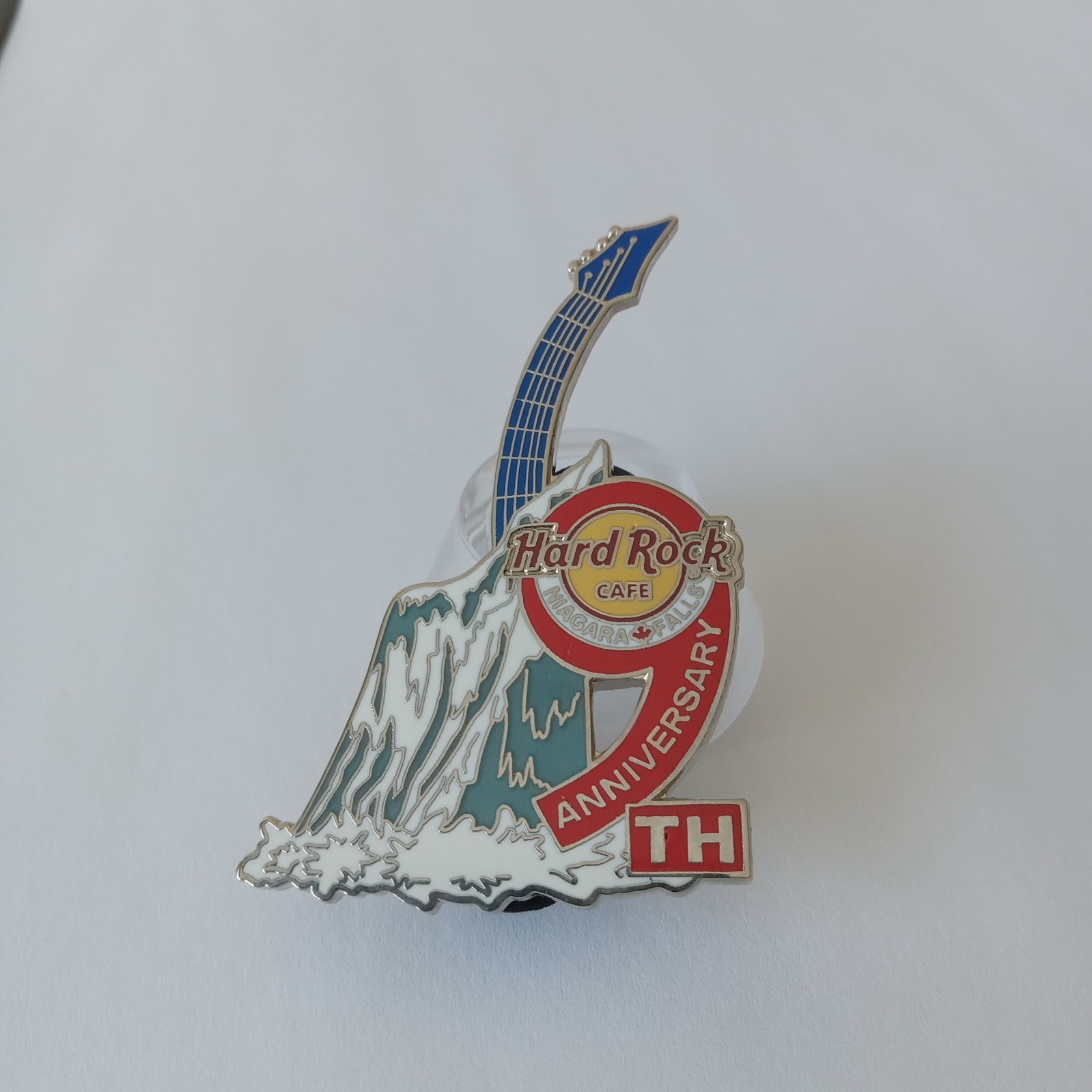 Hard Rock Café Niagara Falls Canada 9th Anniversary Pin, with bag