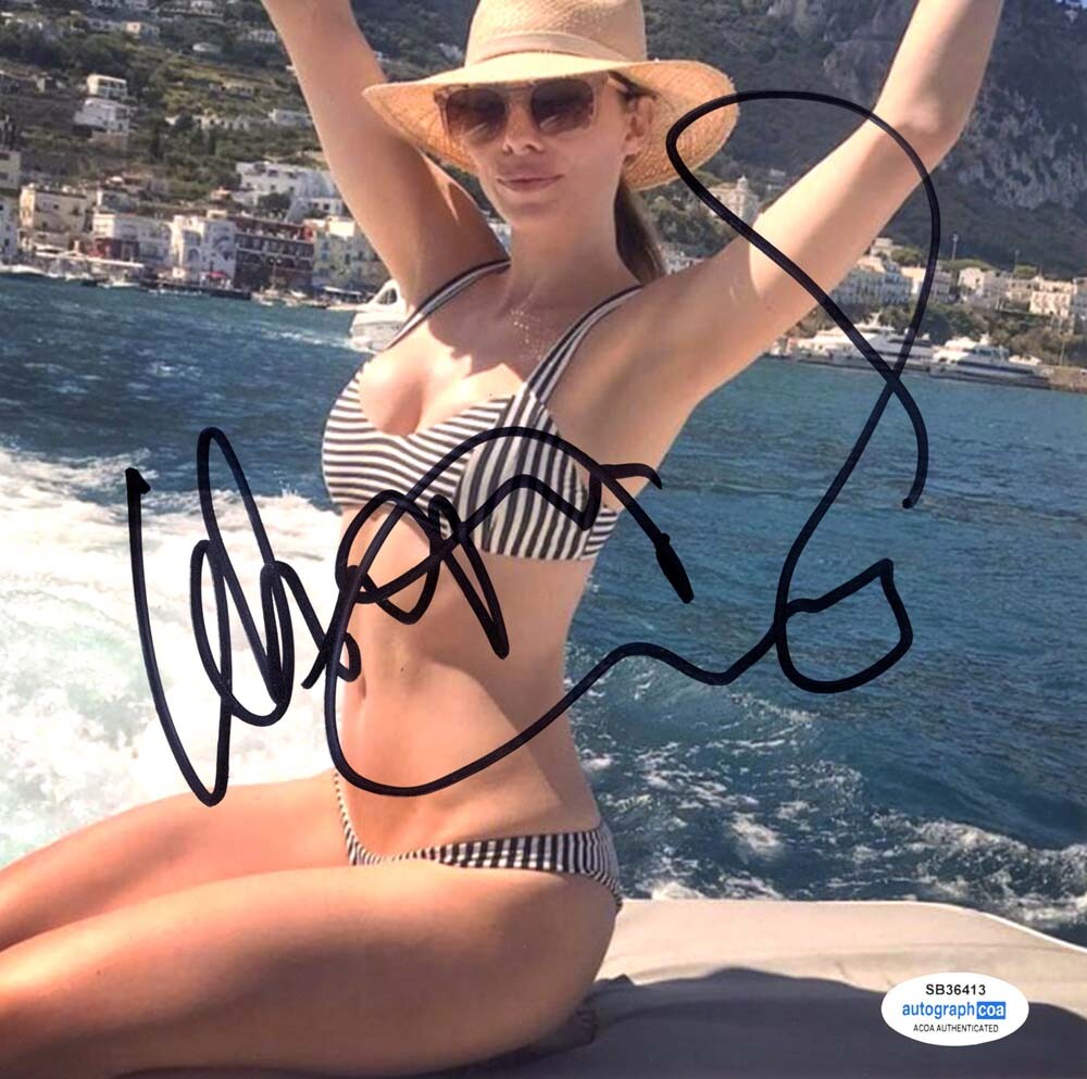 Whitney Cummings signed Autographed 8×10 Photo PROOF f SEXY Hot ACOA COA