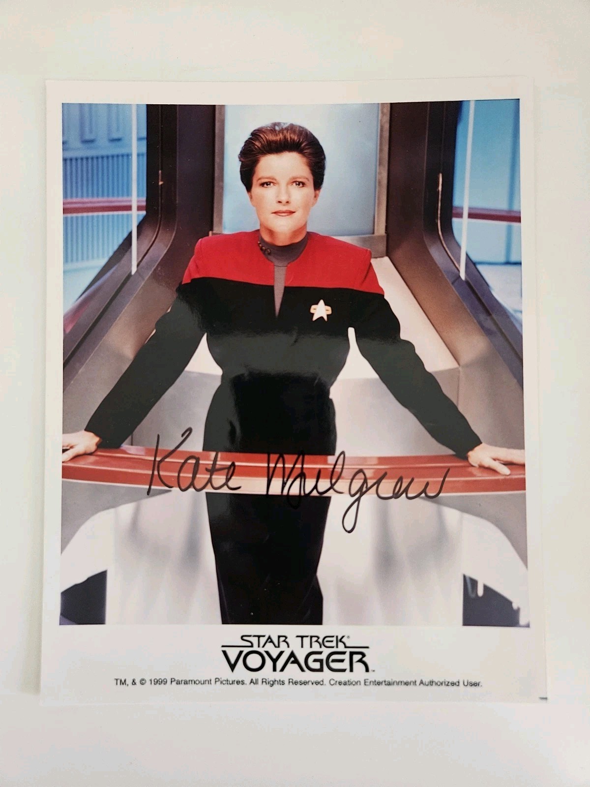 STAR TREK Voyager Captain Janeway KATE MULGREW signed photo!