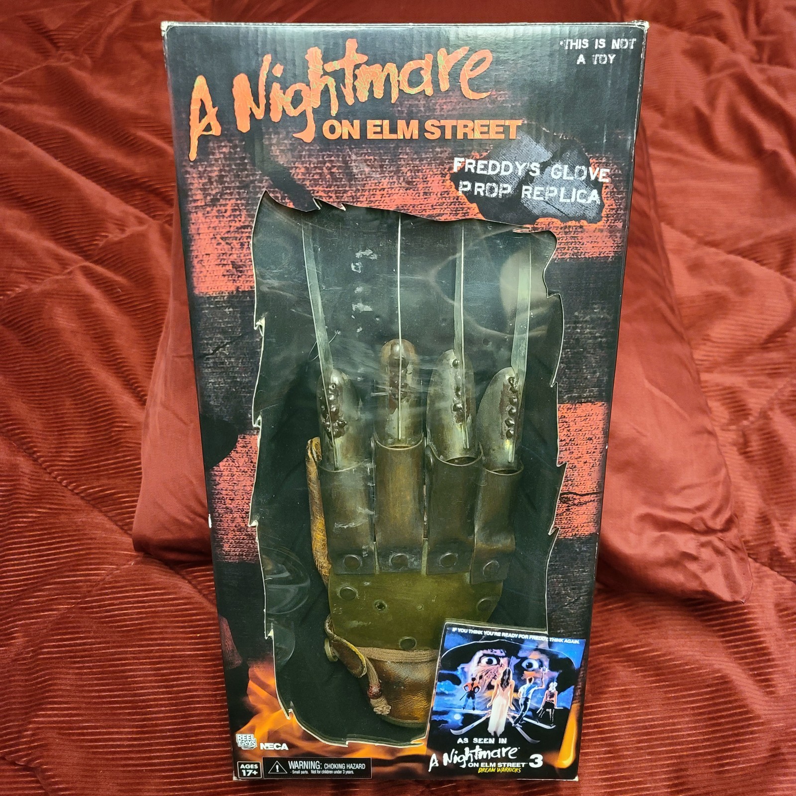 NECA a Nightmare On Elm Street 3 Dream Warriors Freddy’s Glove Prop Replica