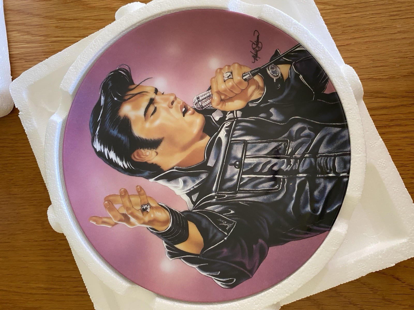 Elvis Presley Collector Plate Rock & Pop Music “Blue Suede Shoes” Illustration