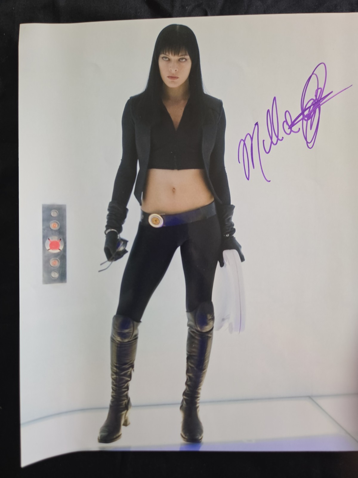 Milla Jovovich ~ Hand SIGNED 8×10 Photo ~ Ultraviolet ~ Certificate Authenticity