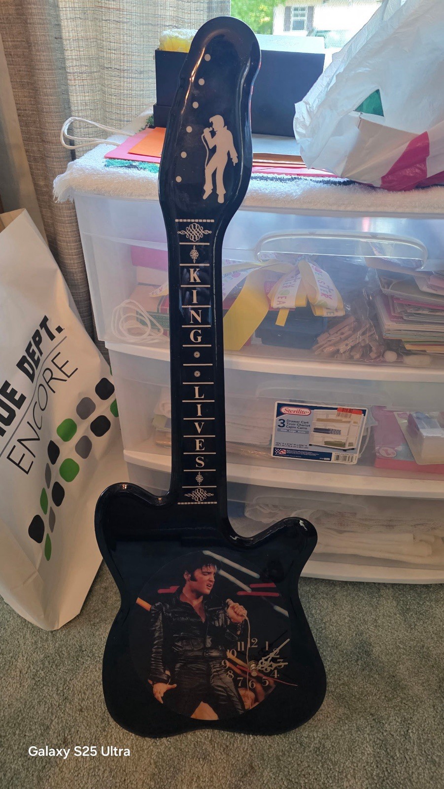 Elvis Presley “King Lives” Guitar-Shaped Wall Clock Novelty Decor