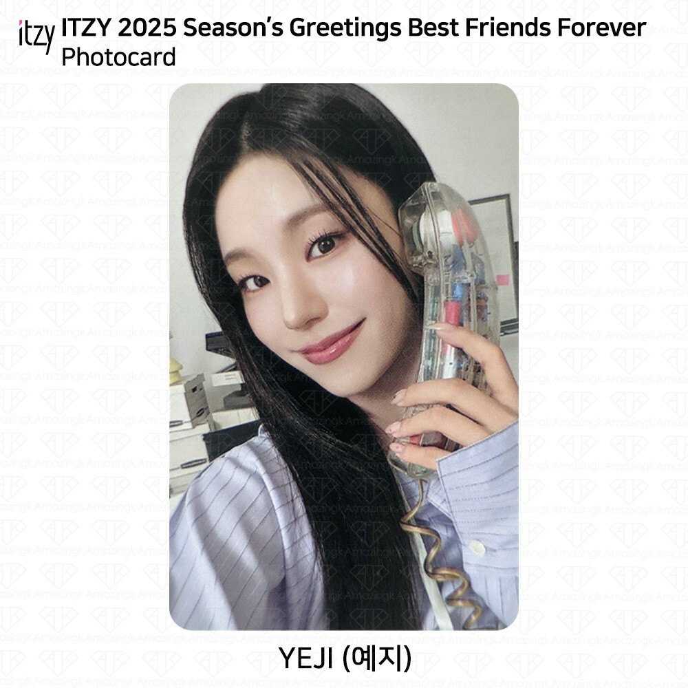 ITZY 2025 Season’s Greetings Best Friends Forever Photocard ID Photo Keyring