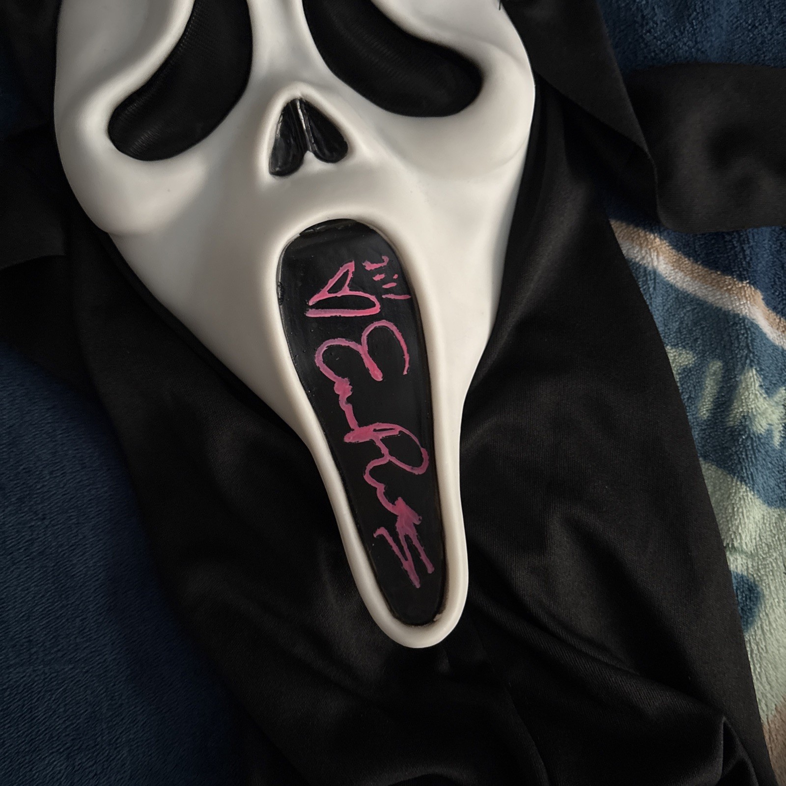 Emma Roberts & Hayden Panettiere Signed Ghost Face Scream Mask JSA Witnessed
