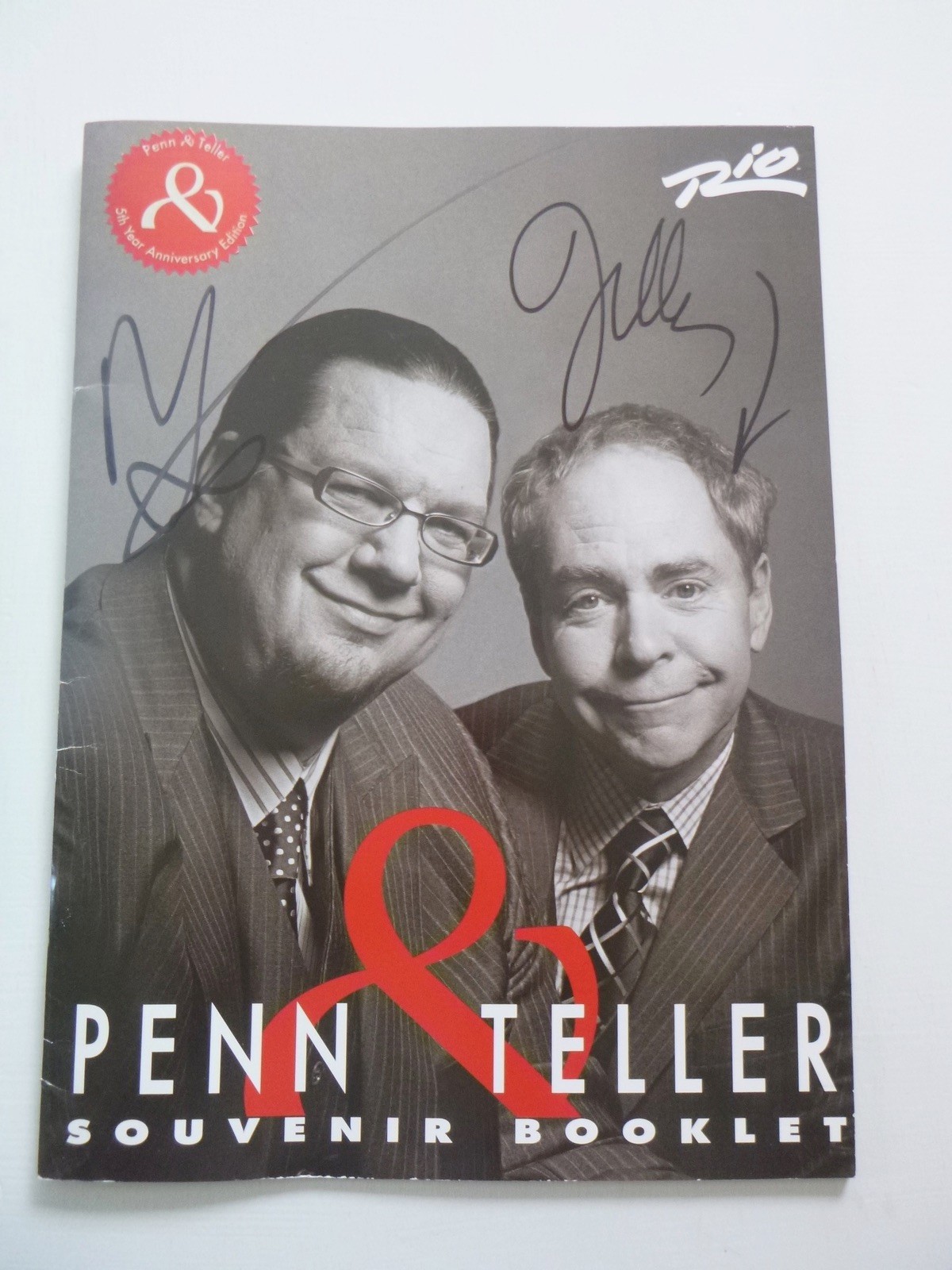 Signed Penn & Teller Souvenir Booklet, 5th Anniversary, Live at Rio