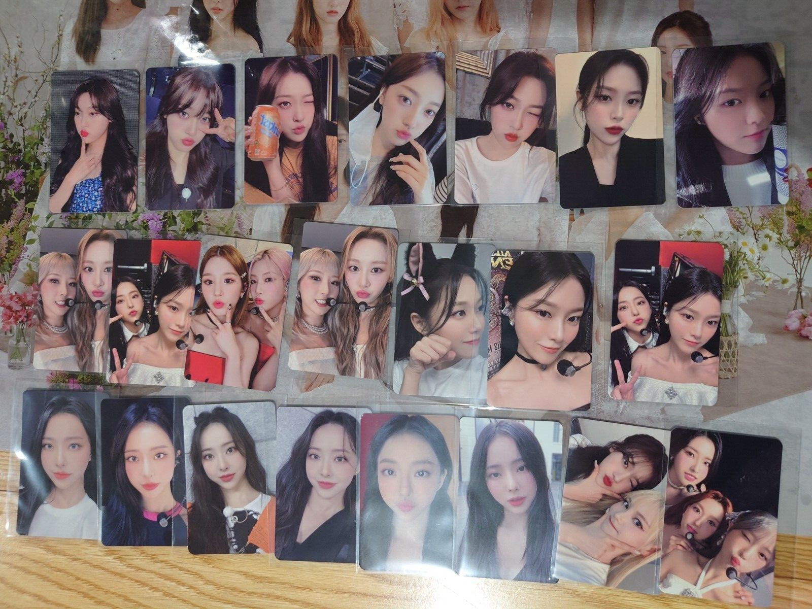 Loona Loonaverse Seoul MD Photocards Mint! Buy more Save More! USA Seller!