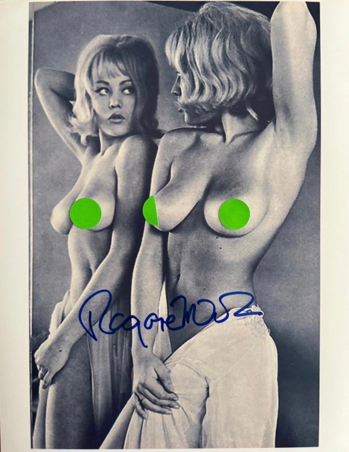 MARGARET NOLAN SIGNED PHOTO KNOWN FOR THE 1964 JAMES BOND FILM GOLDFINGER