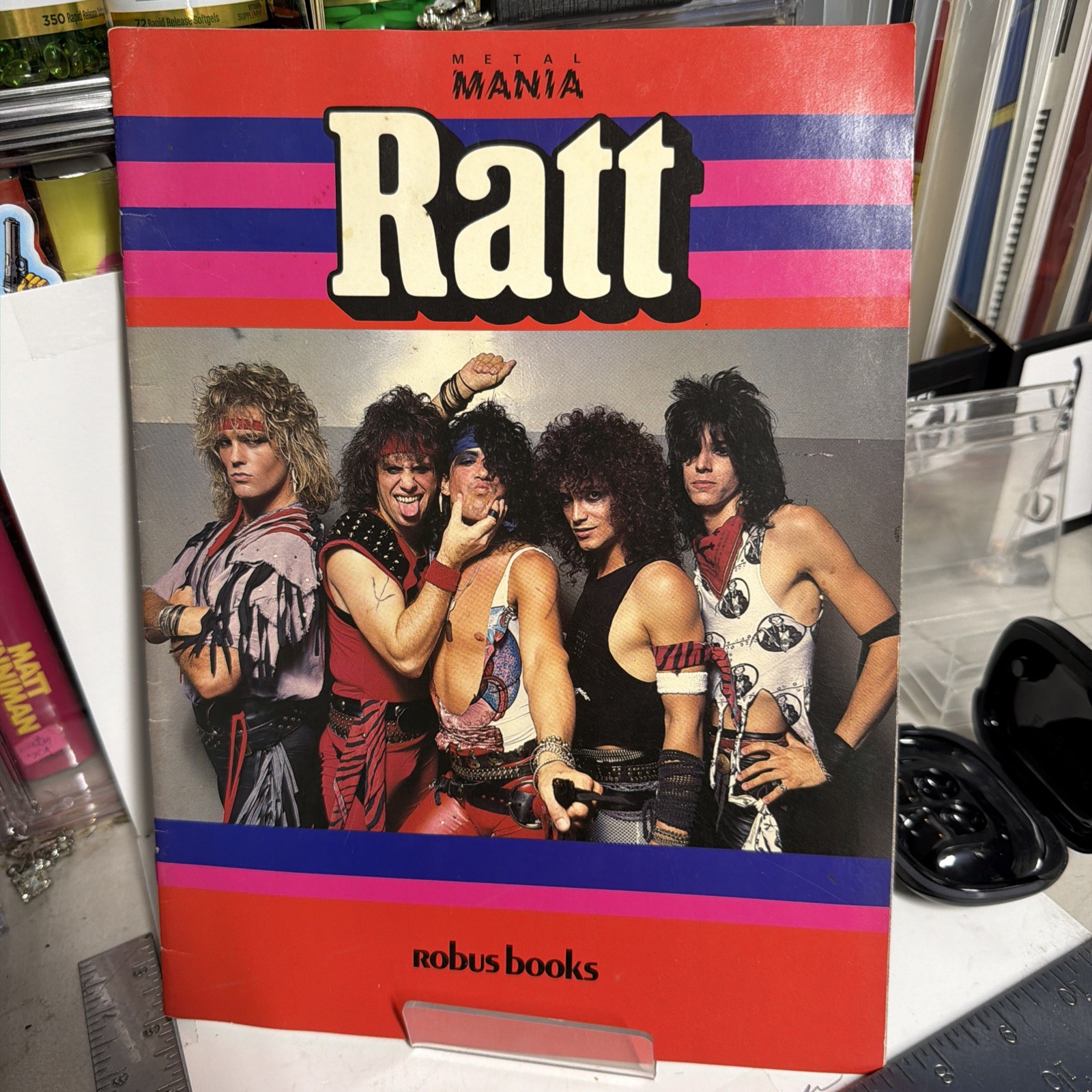 Metal Mania RATT Robus Books 1984 Rare Glam Heavy Metal RARE PHOTO COMP
