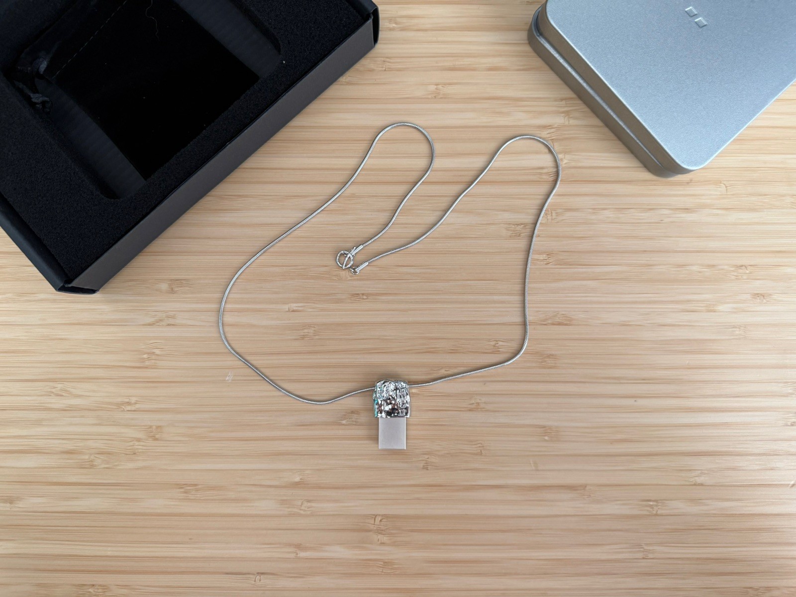 Fred Again USB Necklace 128gb