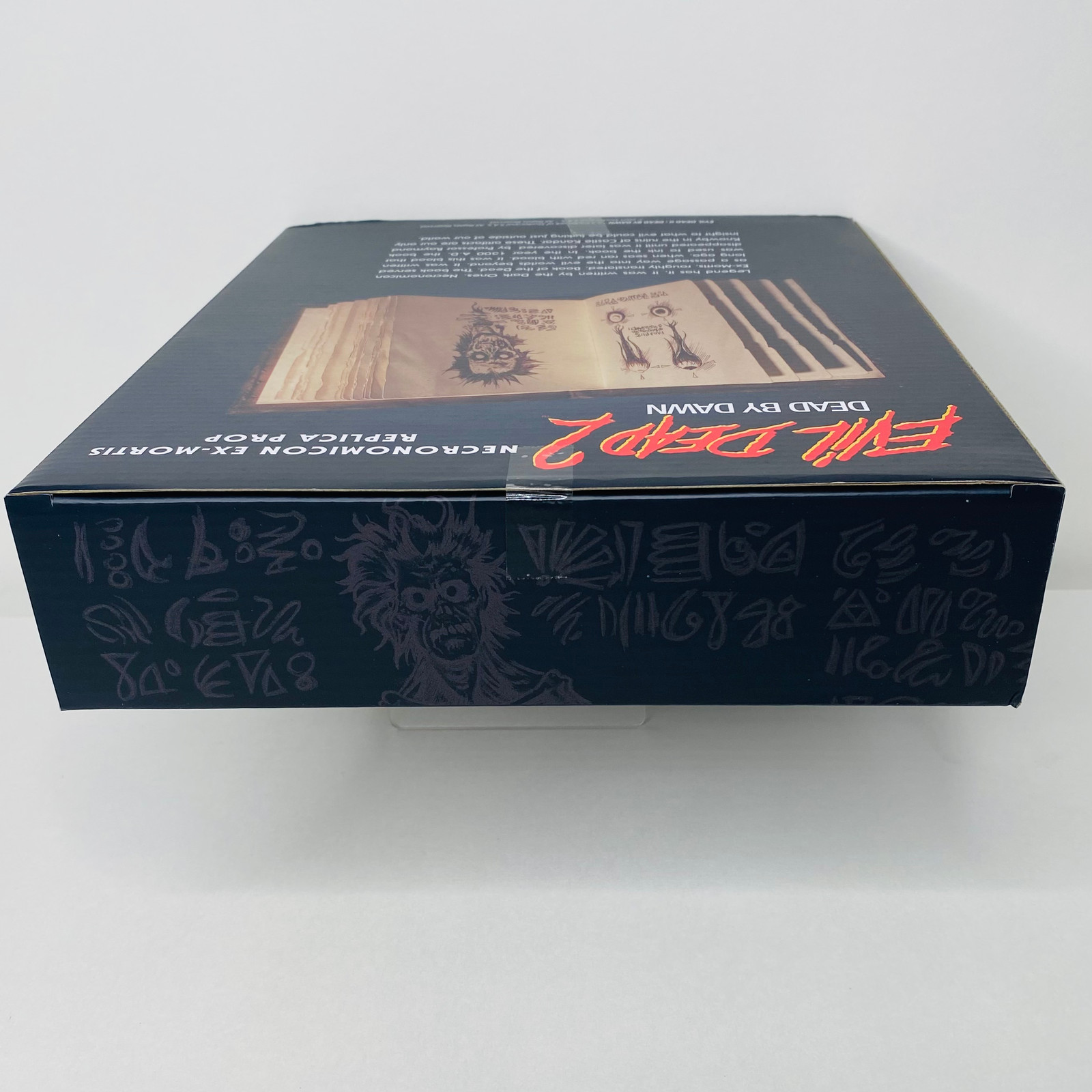 Evil Dead 2: Dead By Dawn Book of the Dead Necronomicon 1:1 Scale