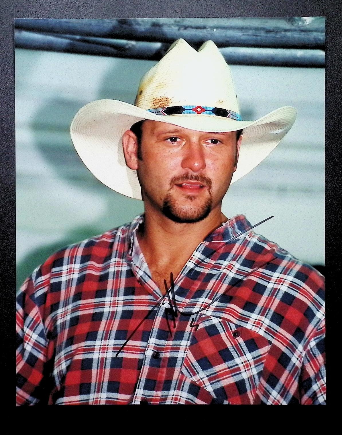 Tim McGraw Autograph 8 x 10 color photo Country Music Star w/ coa