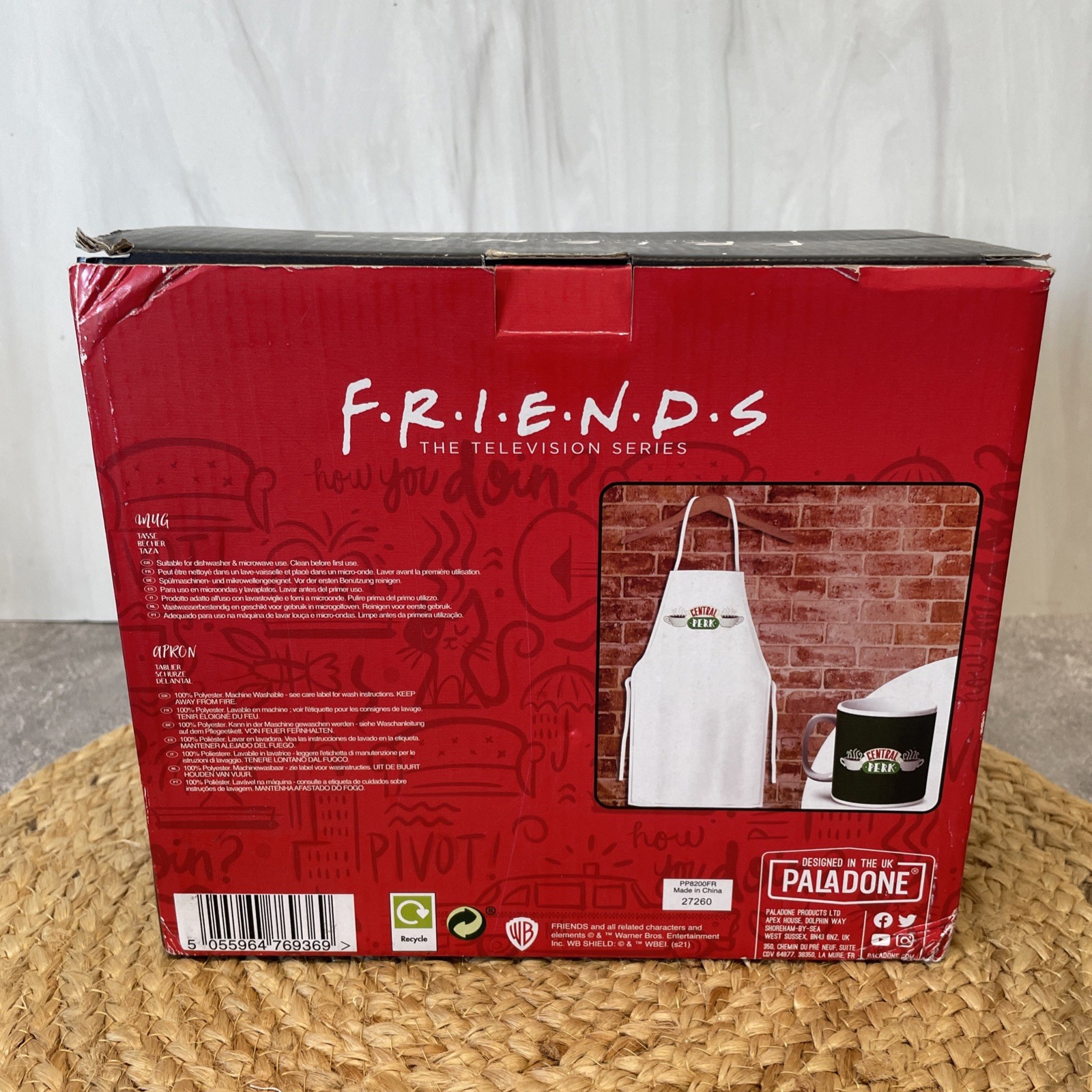 PALADONE FRIENDS The Television Series Gift Set Mug & Apron Central Perk NIB