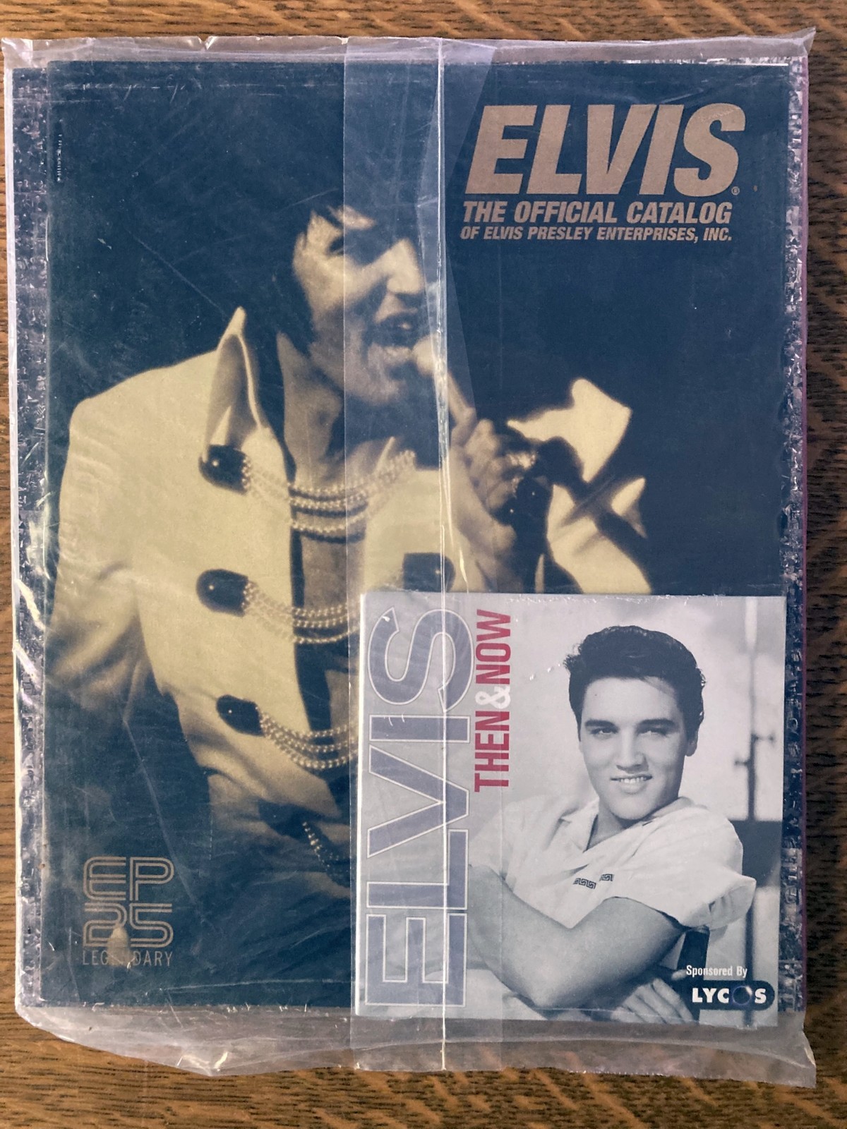 Elvis Then & Now Official Graceland 25th Anniversary 2002 Magazine + CD *SEALED*