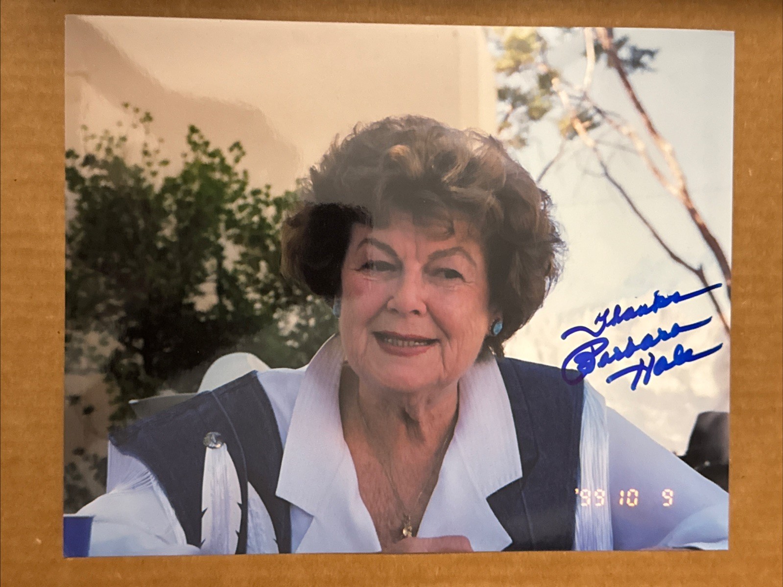 BARBARA HALE Autographed SIGNED 8×10 Candid Photo Died 2017 PERRY MASON