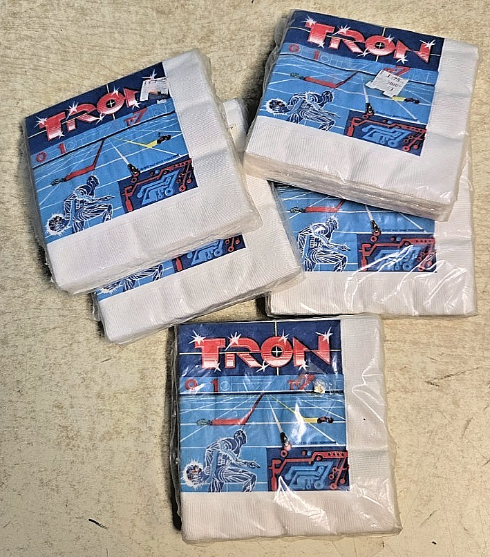 Lot of 5 VTG RARE 16 ct 1982 6.5″x7″ WALT DISNEY TRON MOVIE Beach Party Napkins