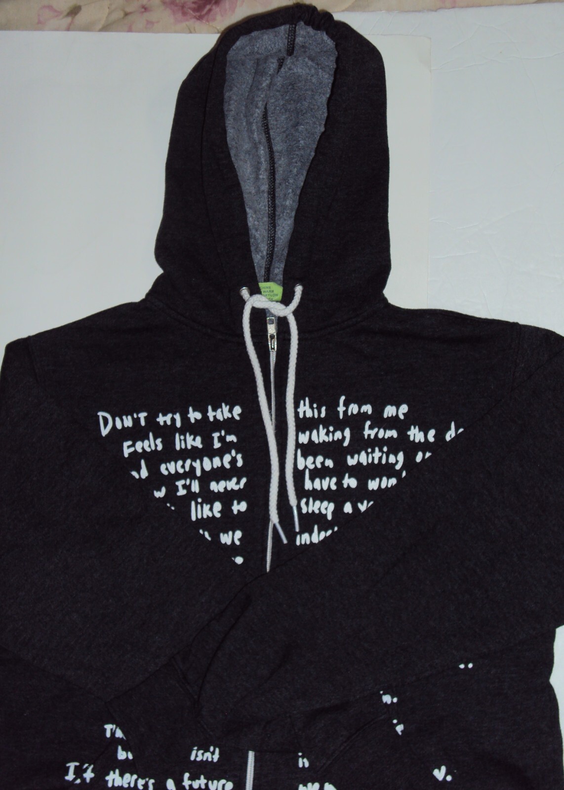 OFFICIAL Paramore Black SELF-TITLED / NOW Hoodie – RARE/1000 Woldwide!