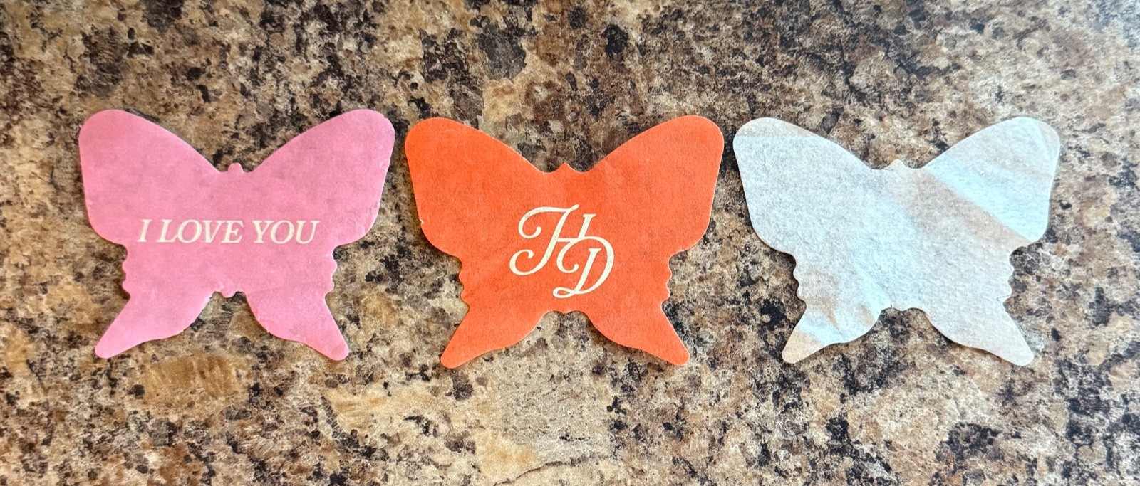 HILARY DUFF – Lot of x3 Confetti Pieces 2026 Lucky Me Tour From RED ROCKS Show
