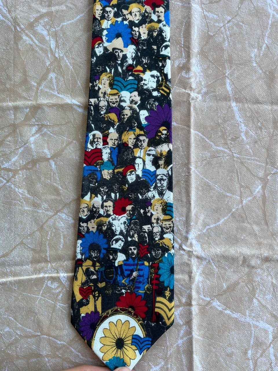 Rare Vintage 1994 The Beatles Sgt Pepper’s Album Silk Tie Apple Corps Band Merch