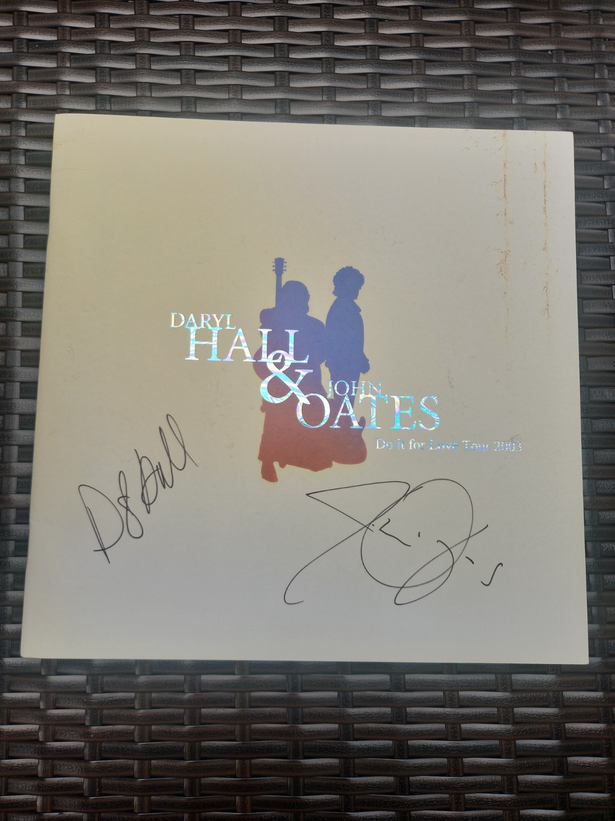 Hall & Oates Signed 2003 Do It for Love Tour Book JSA #XX80238