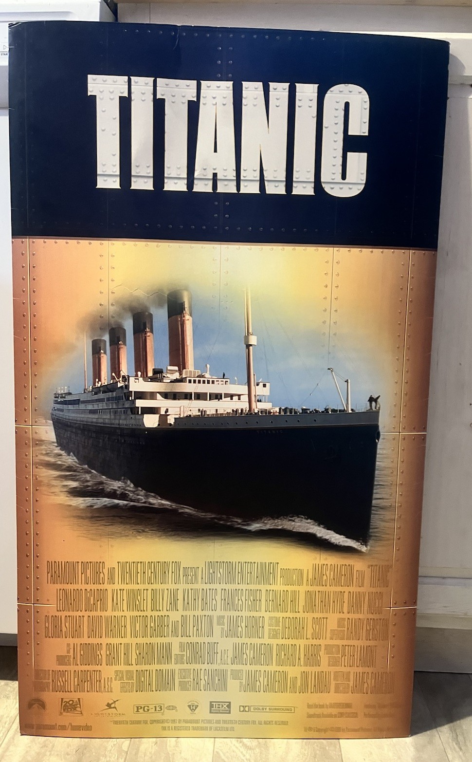 1998 Titanic Movie Leonardo DiCaprio Boat Stack Promotional 3-D Cardboard RARE