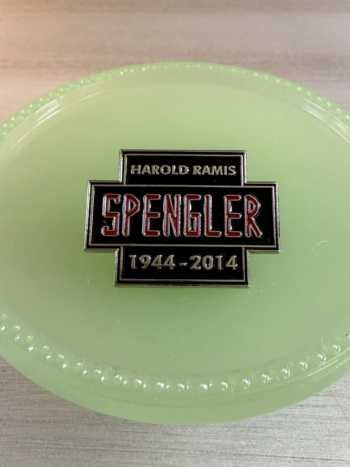 2014 GHOSTBUSTERS Harold Ramis/Egon Spengler Memorial Pin 🚫👻