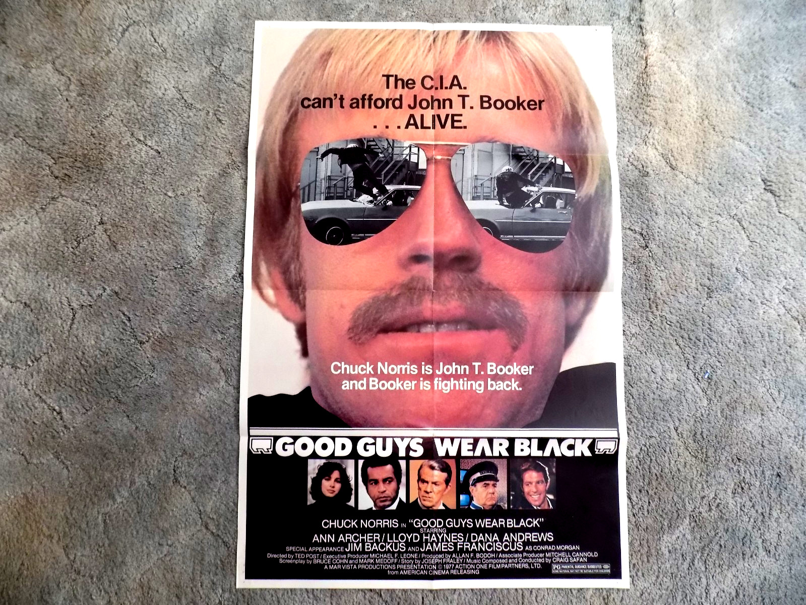 Vintage 1977 Good Guys Wear Black/Chuck Norris 25 x 38 Inch Movie Poster