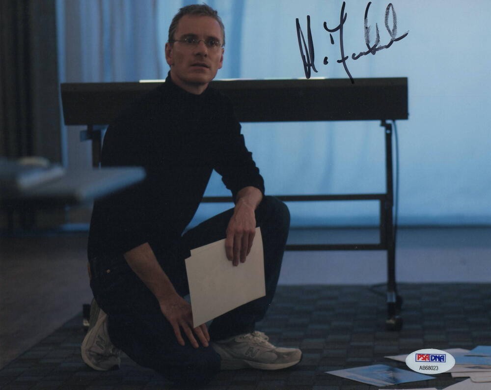 MICHAEL FASSBENDER SIGNED AUTOGRAPH 8X10 PHOTO – AS STEVE JOBS, PROMETHEUS PSA