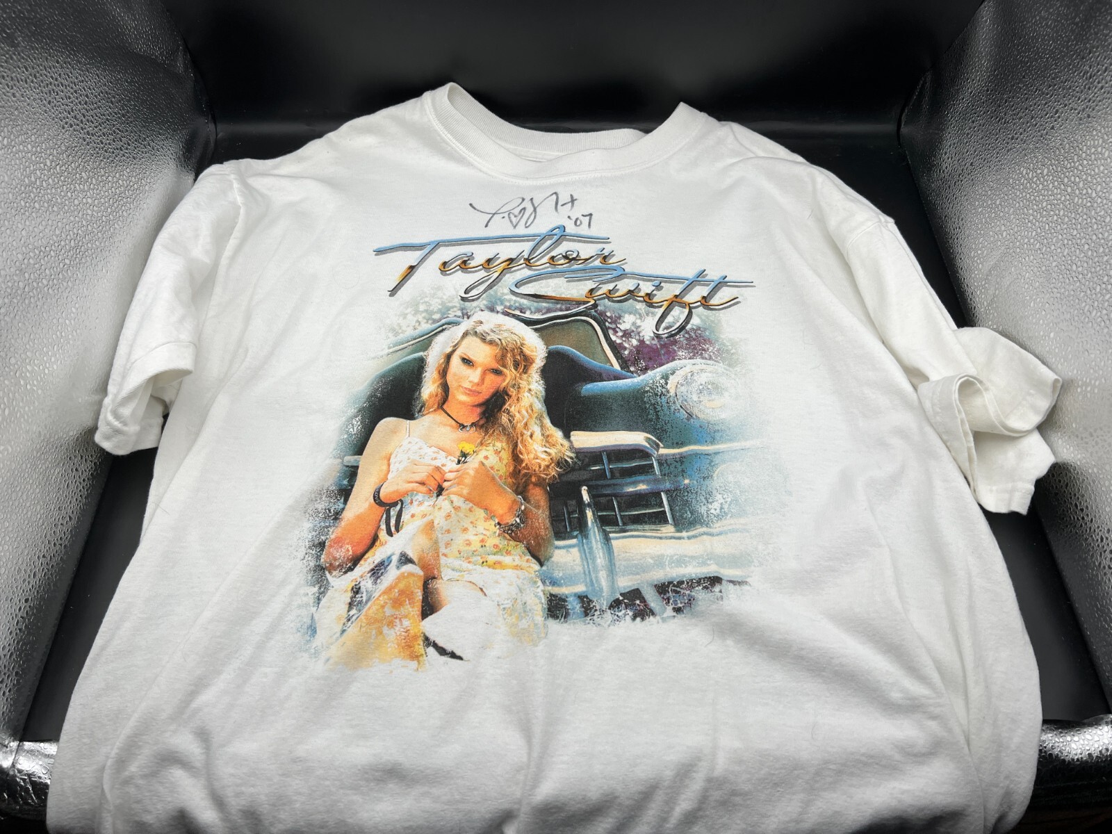 2007 Taylor Swift Signed Autograph Debut Vintage Tim McGraw T-Shirt Rookie Auto