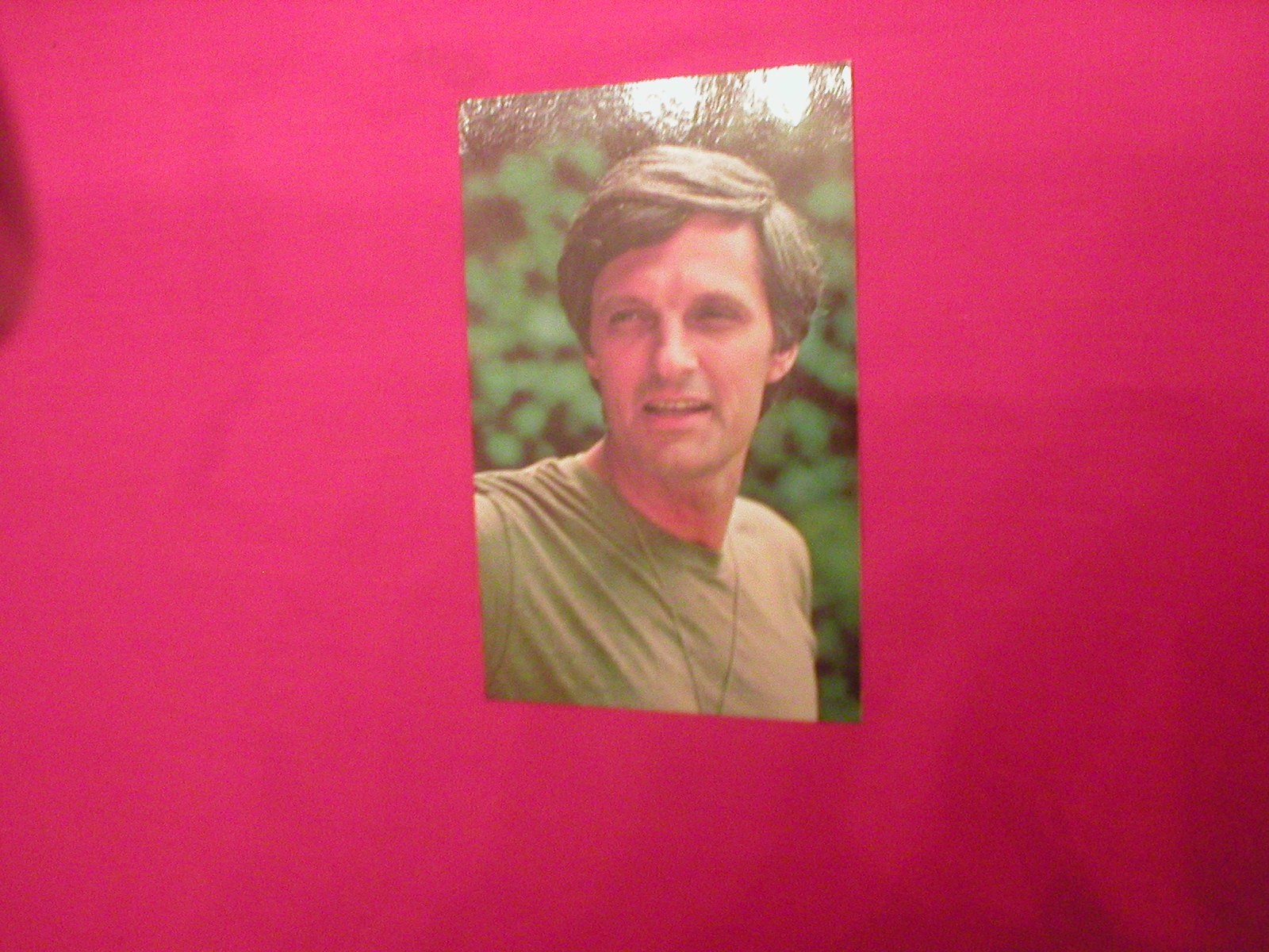 VINTAGE ALAN ALDA MASH TV PROMO POSTCARD PRE-SIGNED AUTOGRAPHED PHOTO 3.5 X 5.5