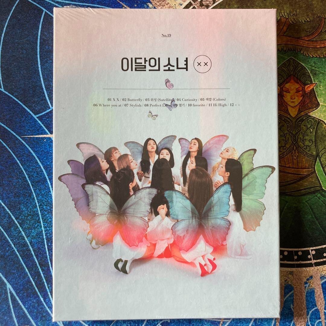 LOONA XX Ver. A Mini CD 1st Mini Album First Limited Edition Girl of the Month