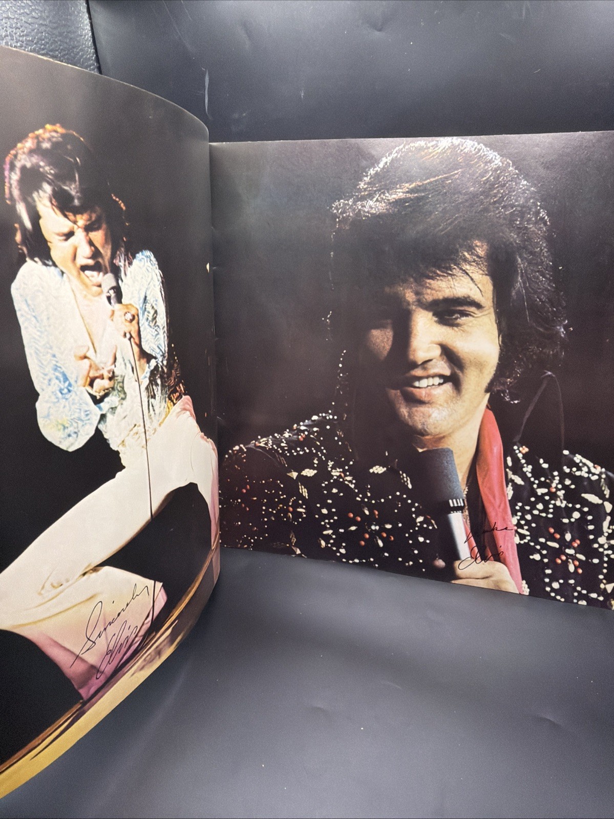 ELVIS PRESLEY 1974 Tour Concert Program Tour Book Blue Signed Not Authenticated