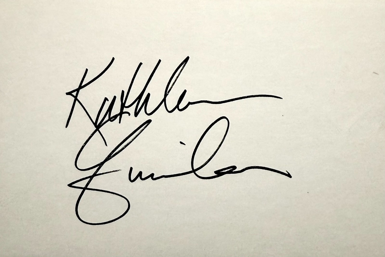 KATHLEEN QUINLAN Signed Autographed 4″ x 6″ INDEX CARD Family Law Apollo 13 BLUE