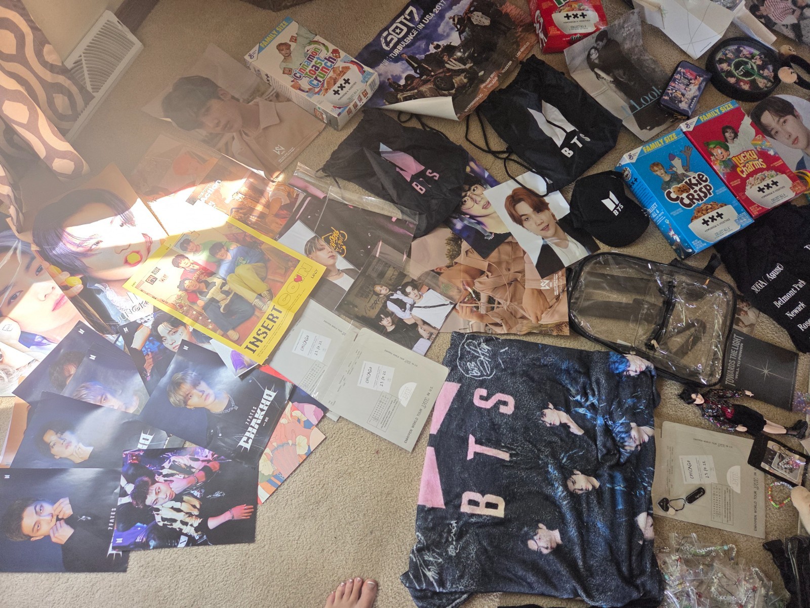 Large Kpop Box – Lot / Bundle Includes Albums, Official Goods, Gifts, Etc.